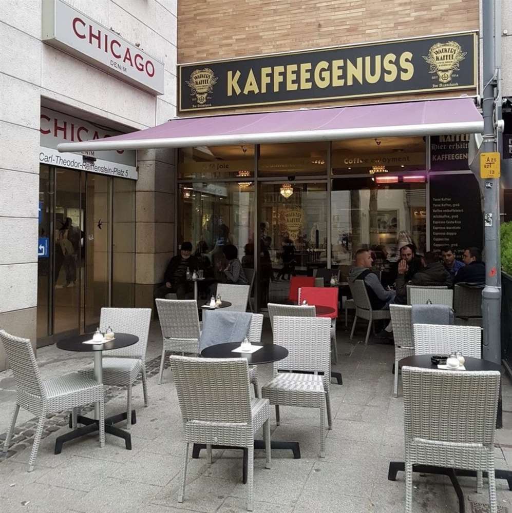 Terrasse und Außenbereich vor dem Umbau