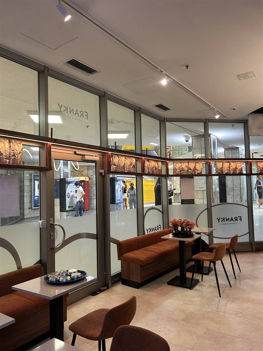Franky Coffee & Bar Frankfurt – Sitzbereich