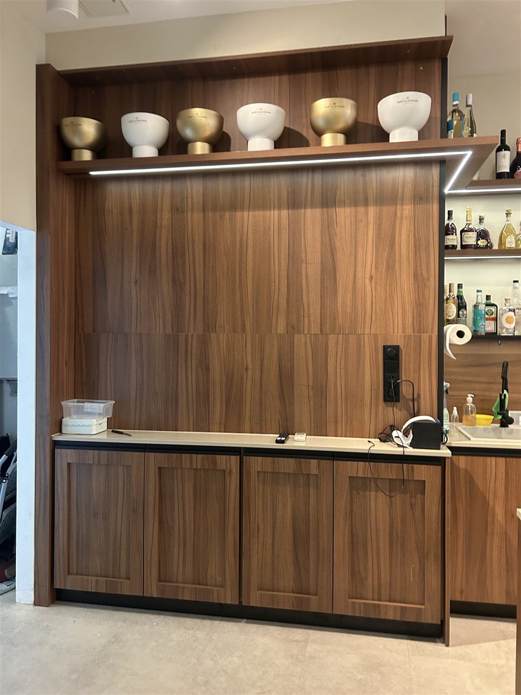 Franky Coffee & Bar Frankfurt – Maßgefertigte Einbauten